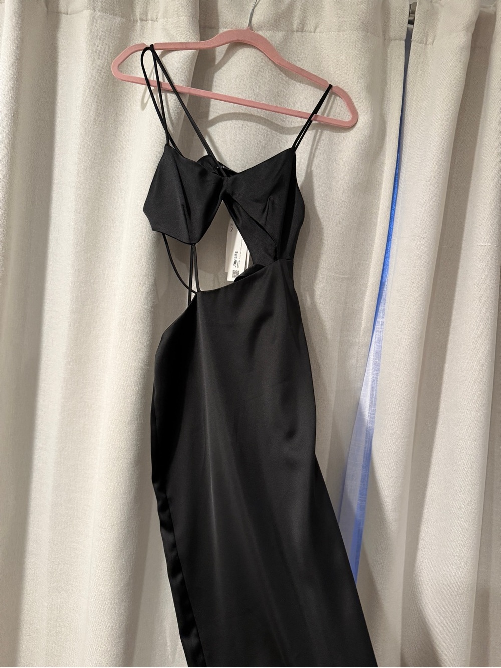 Zara cut out dress 
Black size XS
NWT